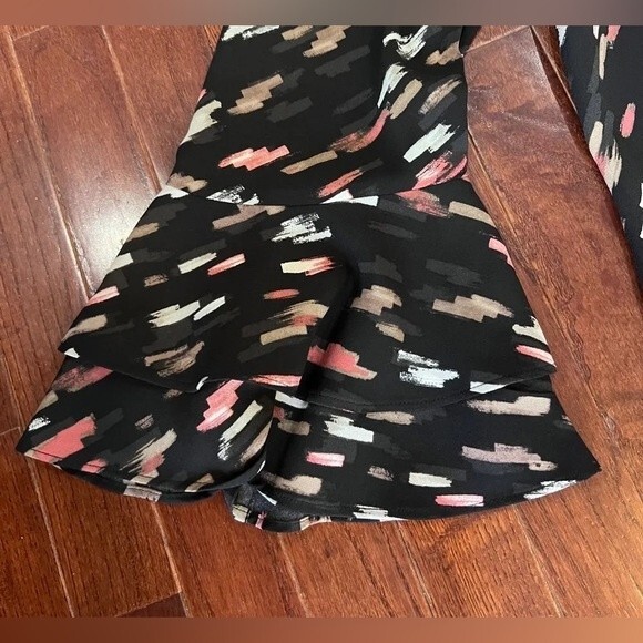 Long layered bell sleeve vneck black blush and mocha brush stroke top size large - Picture 5 of 8